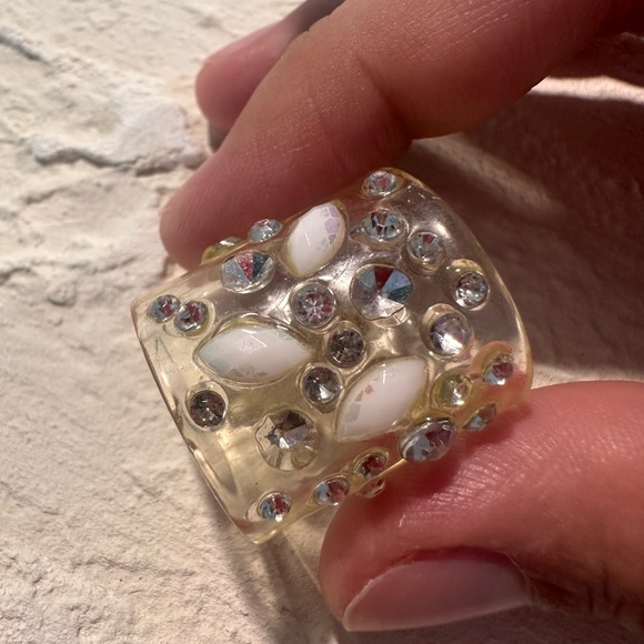 white crystal clear ring jewelry, acrylic ring - Picture 3 of 5